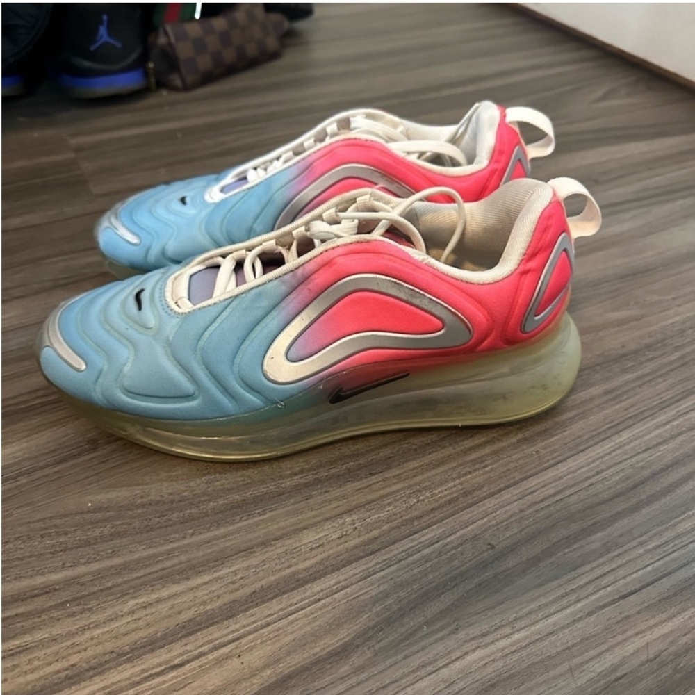 Nike Women's Blue and Pink Gradient Sneakers